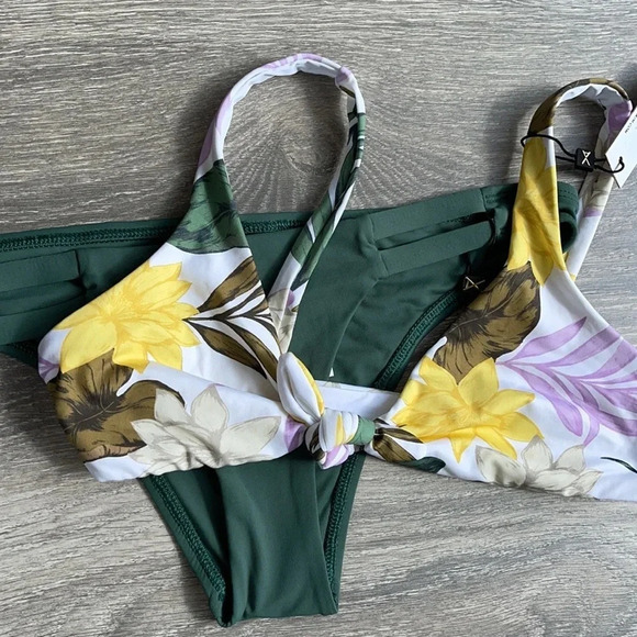 Vitamin A Lou Bikini Top, soleil - Picture 4 of 4